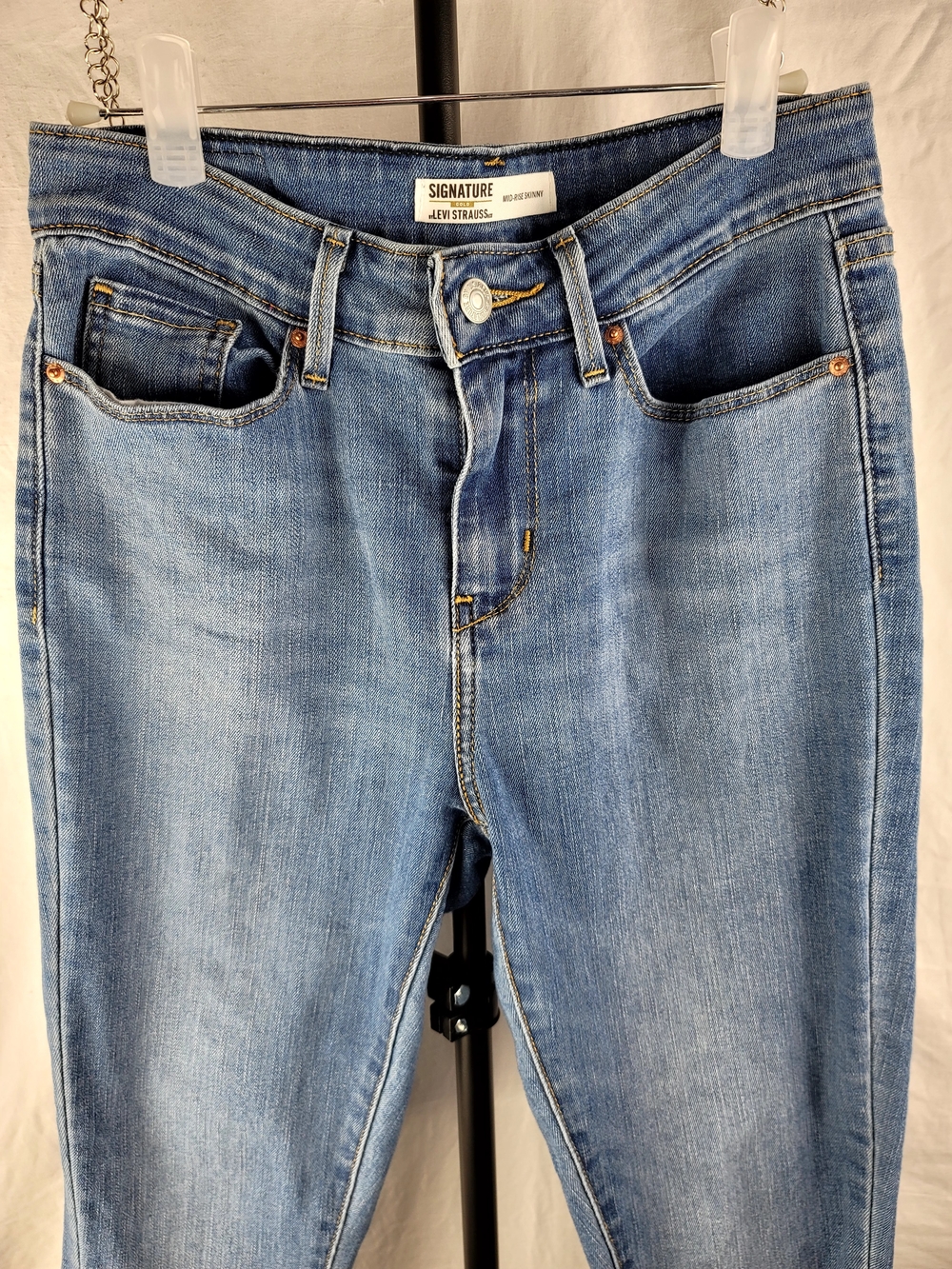 Signature by Levi Strauss Gold Mid-Rise Skinny Jeans Women Size 2M W26 L30 Blue - Picture 3 of 11